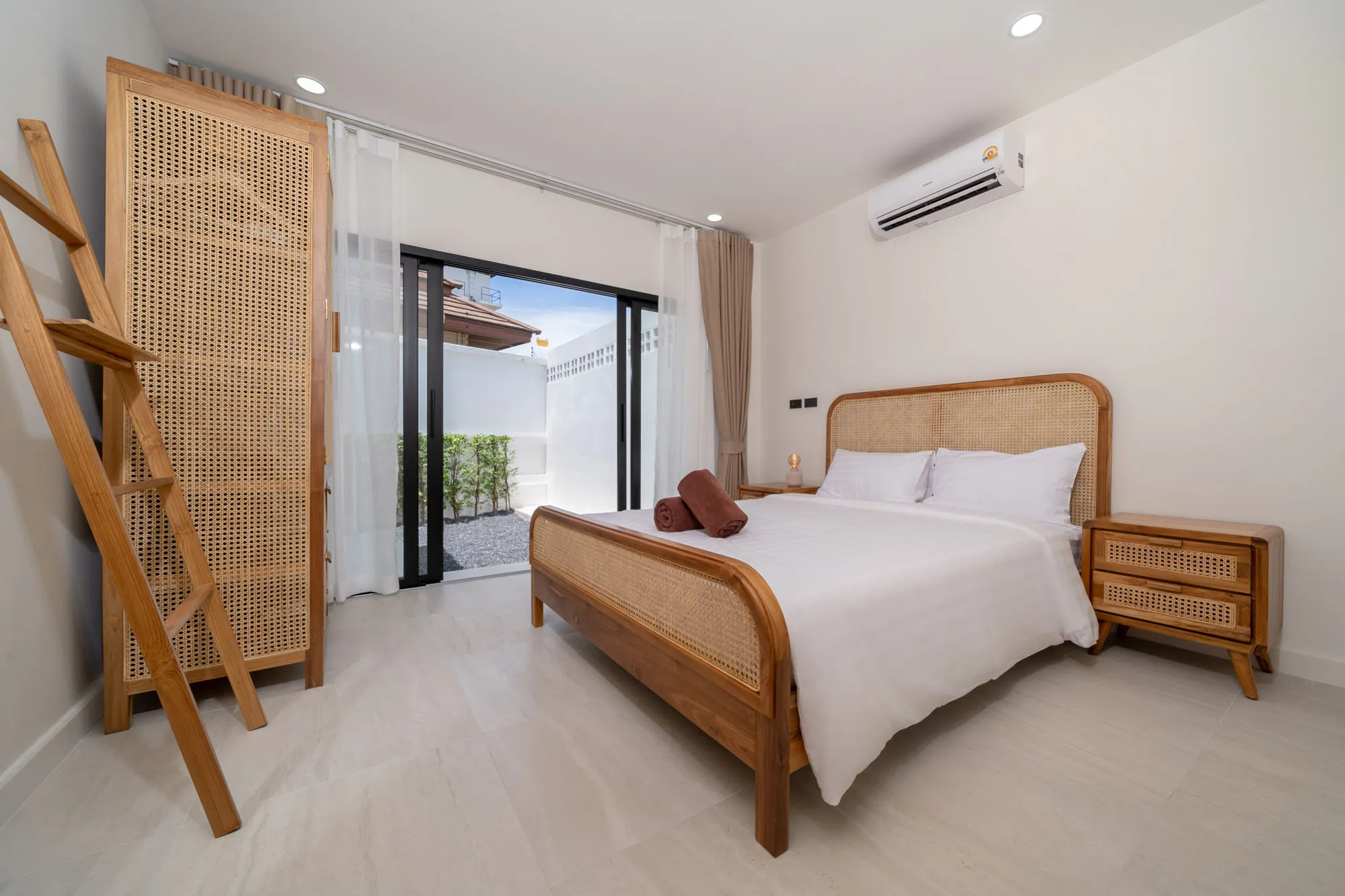 Elegant Balinese Style 4 Bedroom Pool Villa in Rawai - Rawai, Mueang Phuket - Property for sale or rent in Phuket